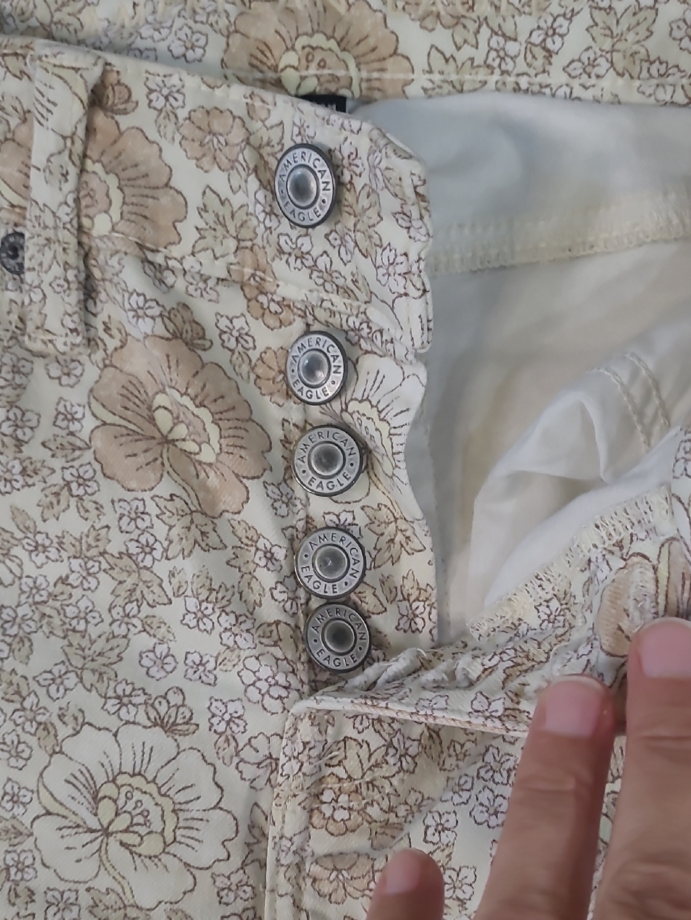 American Eagle Outfitters Floral Button-Up Top in Cream and Beige High Rize 00 - Picture 4 of 11